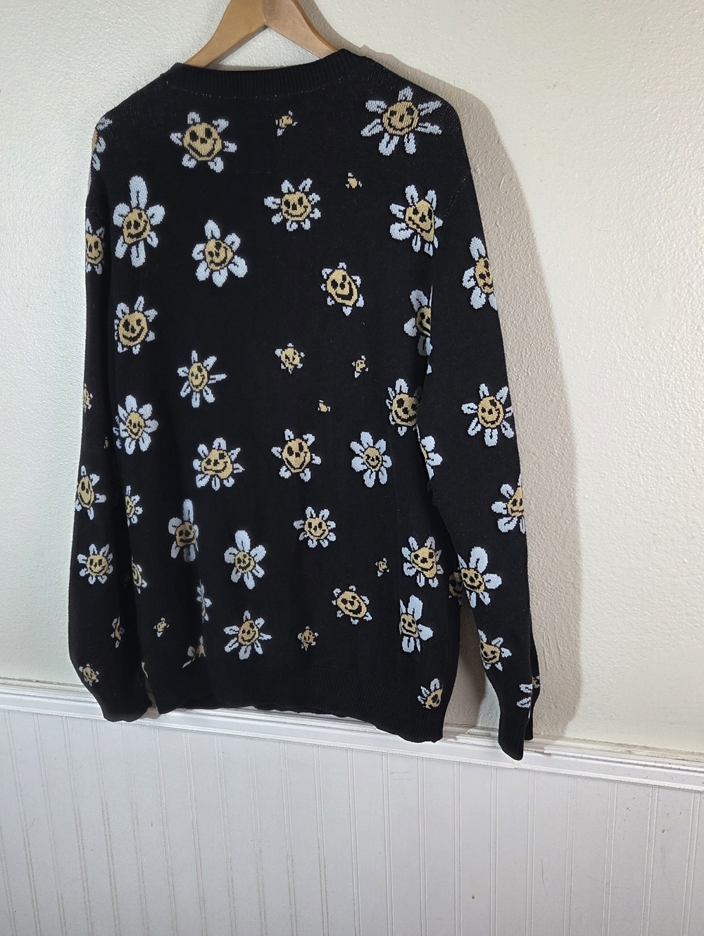 Vans Men’s Large Black Smiley Daisy Cardigan Sweater Cotton V Neck Button Front - Picture 4 of 13